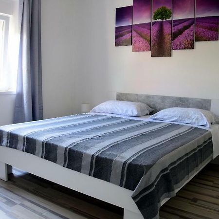 Apartman Ana Apartment ซาลี ภายนอก รูปภาพ