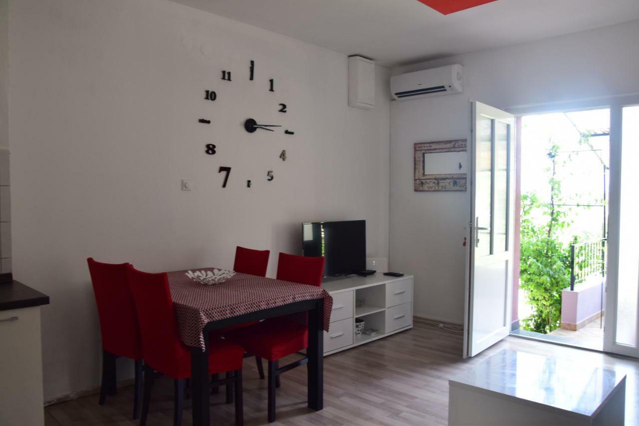 Apartman Ana Apartment ซาลี ภายนอก รูปภาพ