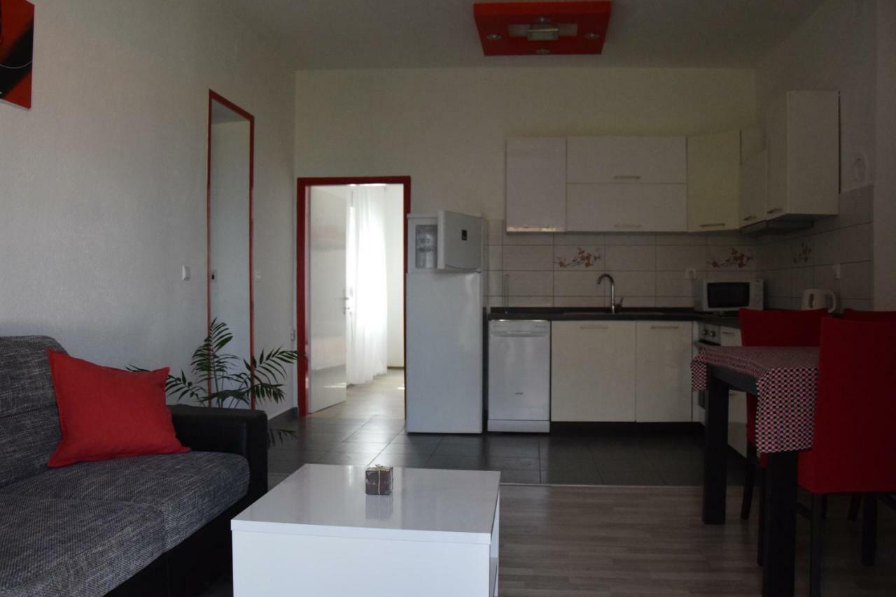 Apartman Ana Apartment ซาลี ภายนอก รูปภาพ