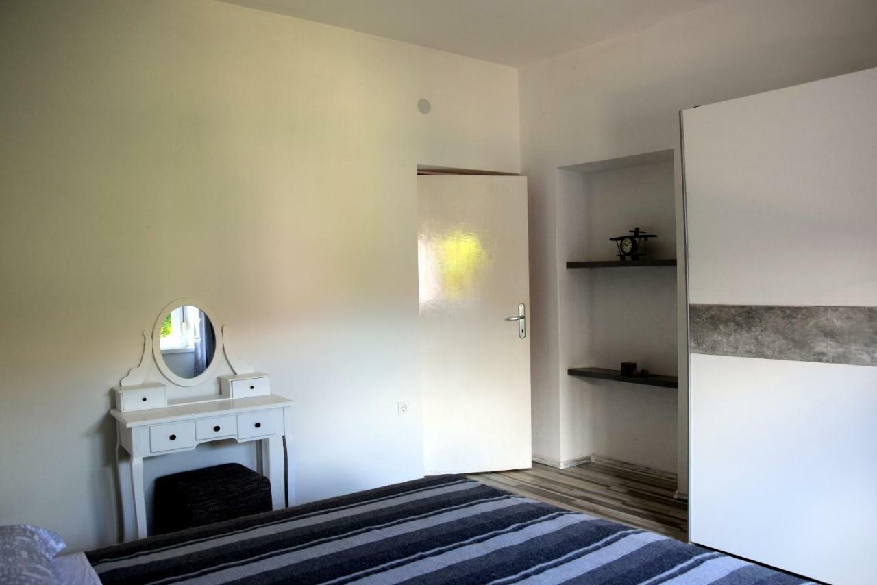 Apartman Ana Apartment ซาลี ภายนอก รูปภาพ