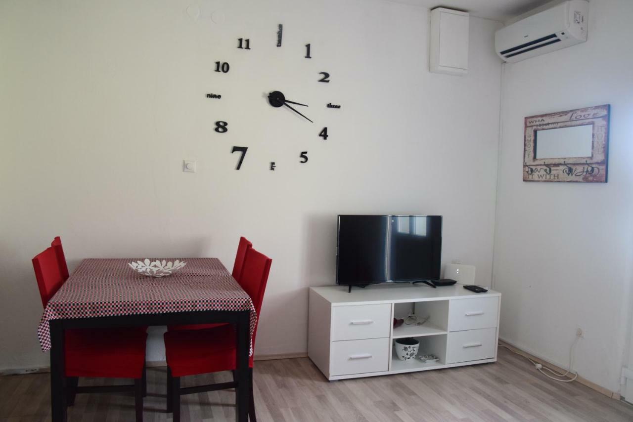 Apartman Ana Apartment ซาลี ภายนอก รูปภาพ