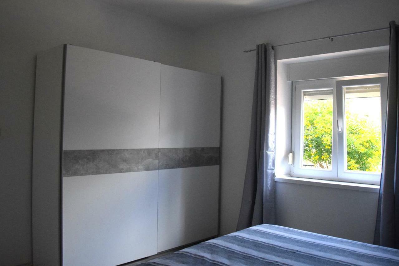Apartman Ana Apartment ซาลี ภายนอก รูปภาพ